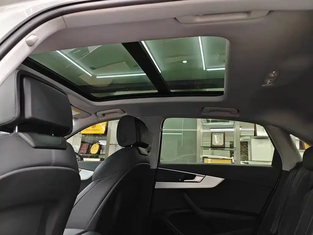 Audi A4L 2022 из CN, фото 2