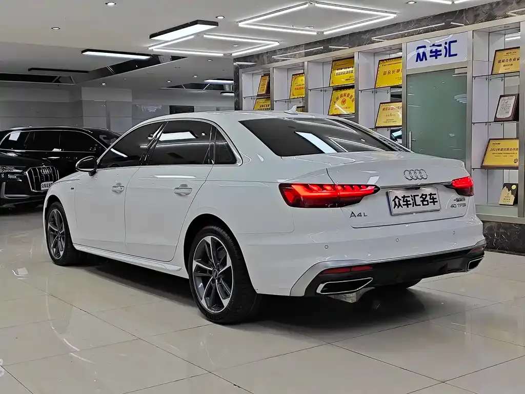 Audi A4L 2022 из CN, фото 9