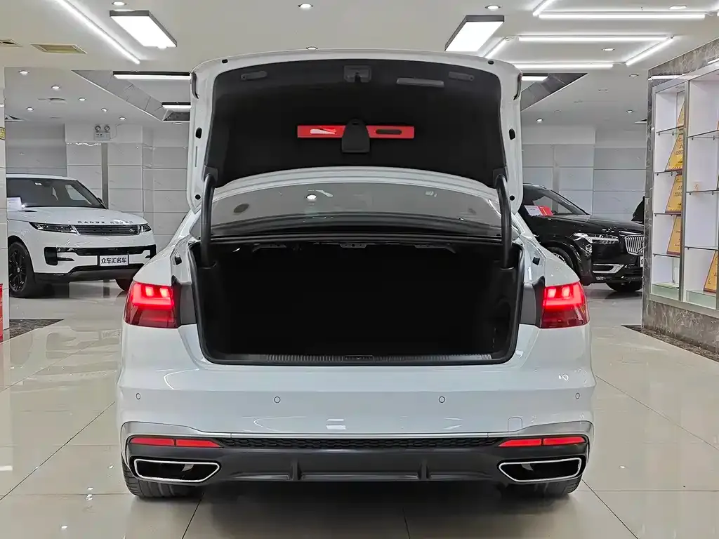 Audi A4L 2022 из CN, фото 10