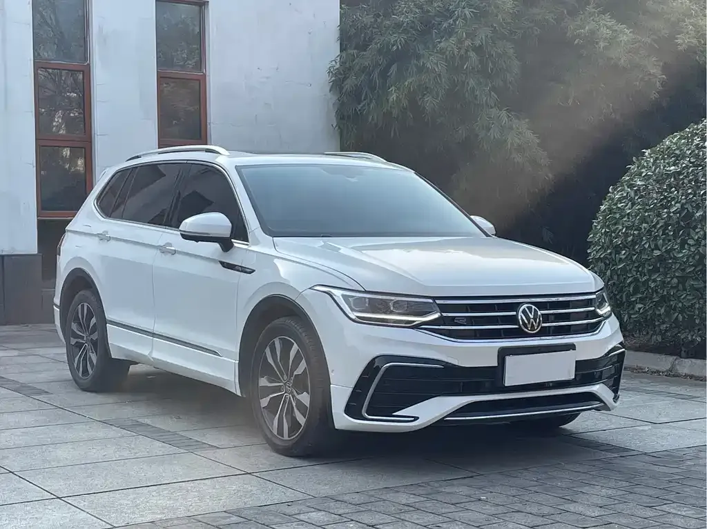 Volkswagen Tiguan L 2023 из CN, фото 2