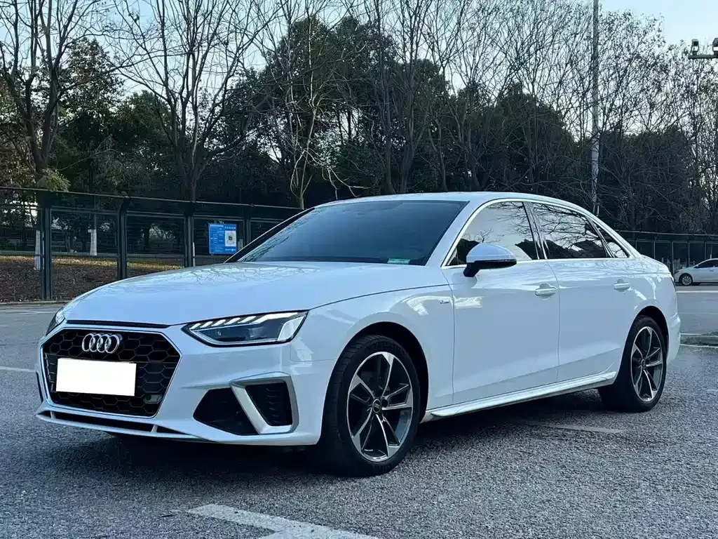 Audi A4L 2022 из CN, фото 1