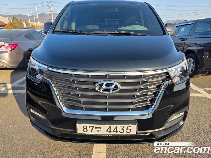 Hyundai Starex — фото 1