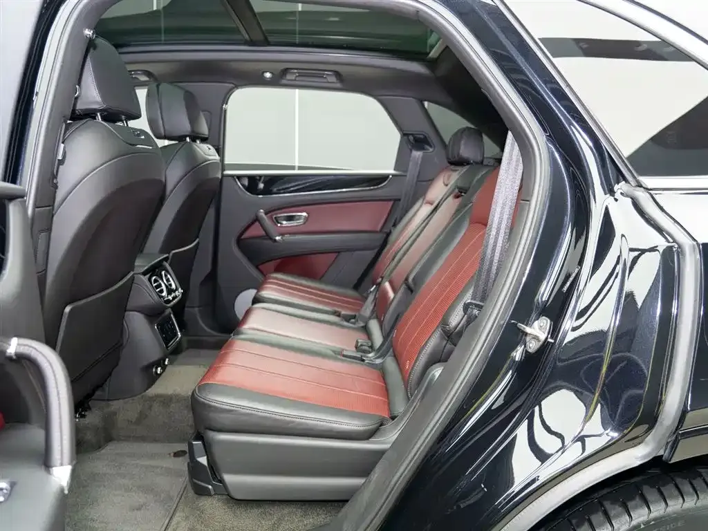 Bentley Bentayga 2022 из CN, фото 8