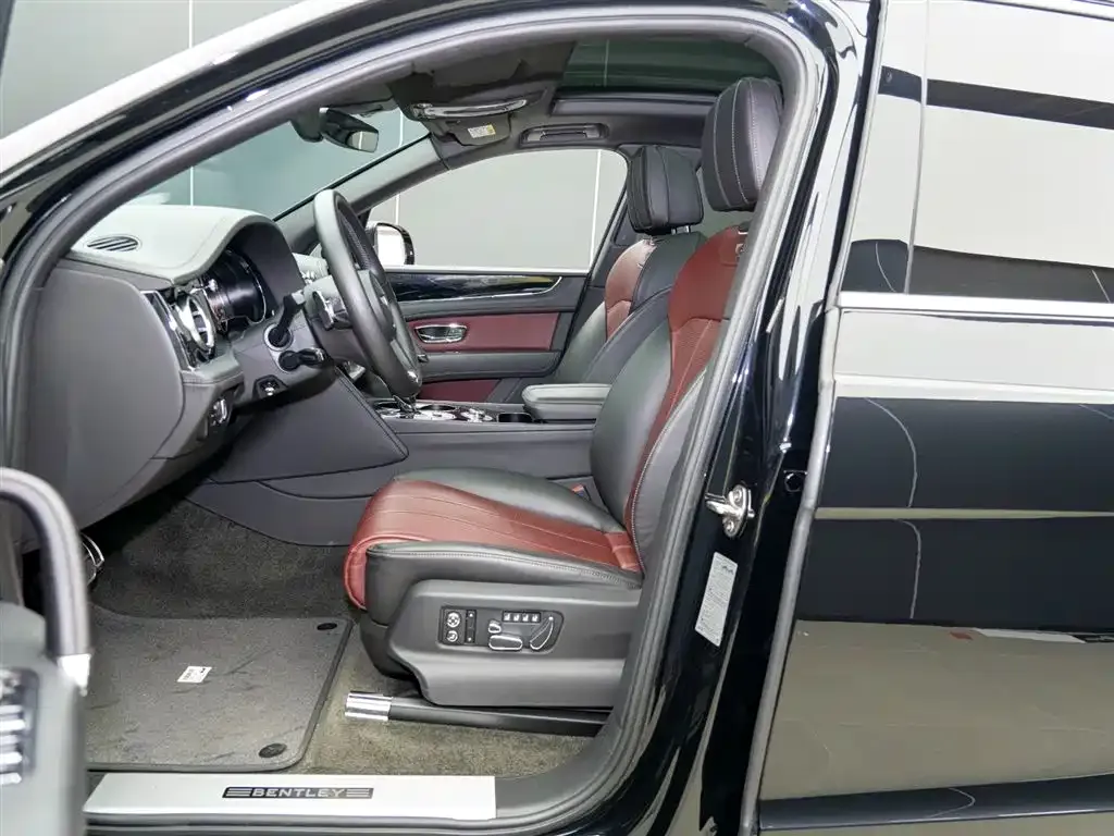 Bentley Bentayga 2022 из CN, фото 6