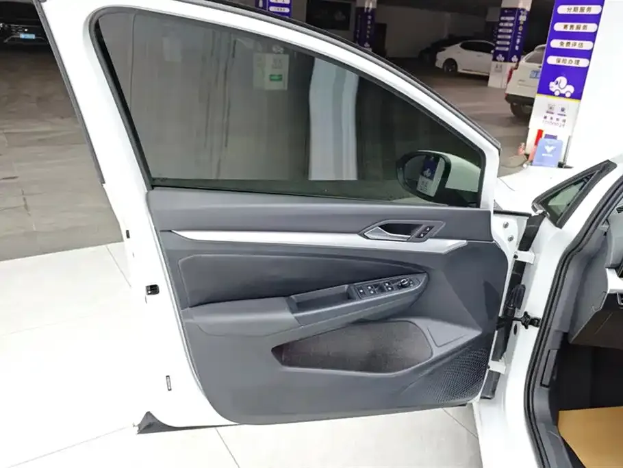Volkswagen Golf 2021 из CN, фото 2