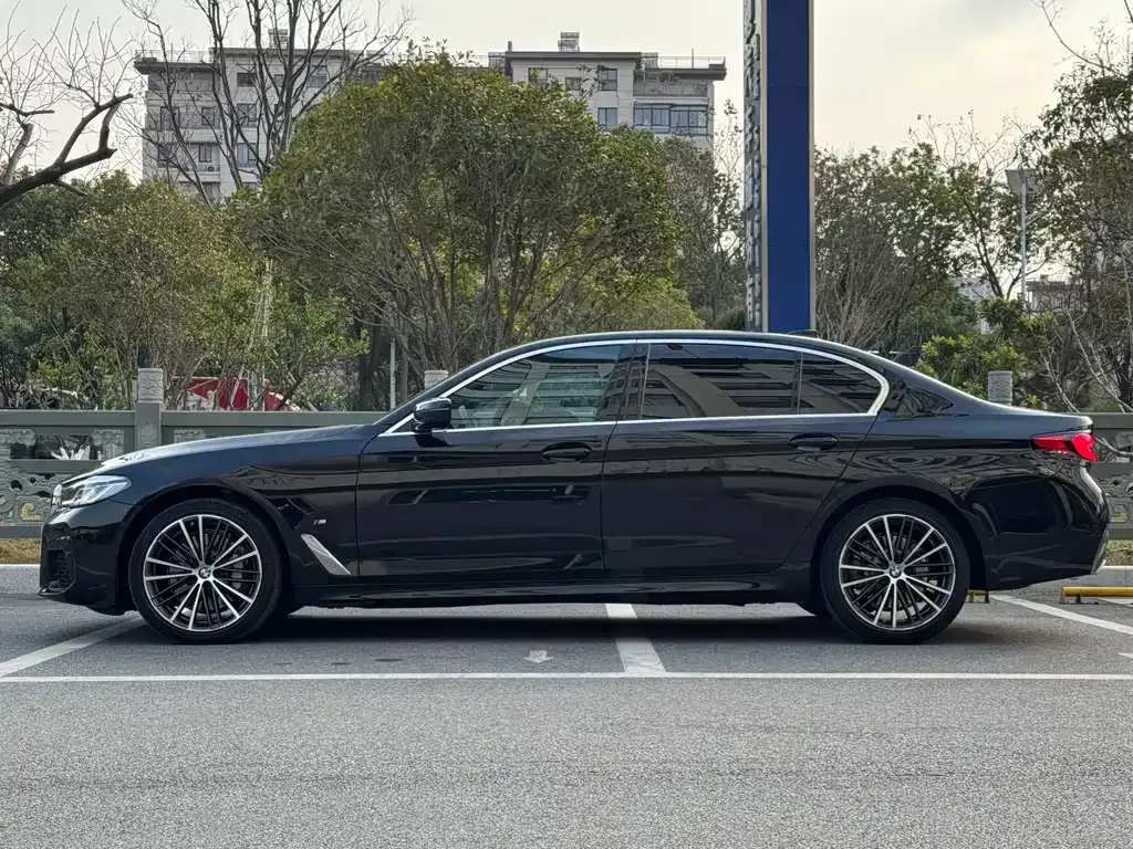 BMW 5 Series — фото 10