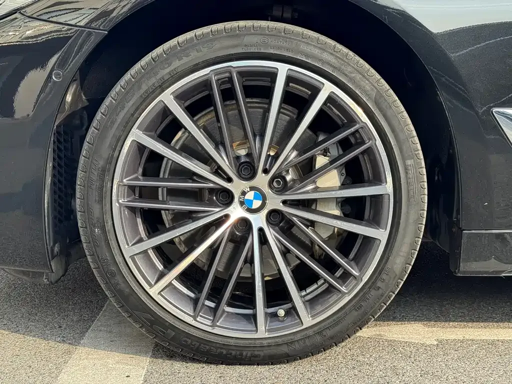 BMW 5 Series — фото 5