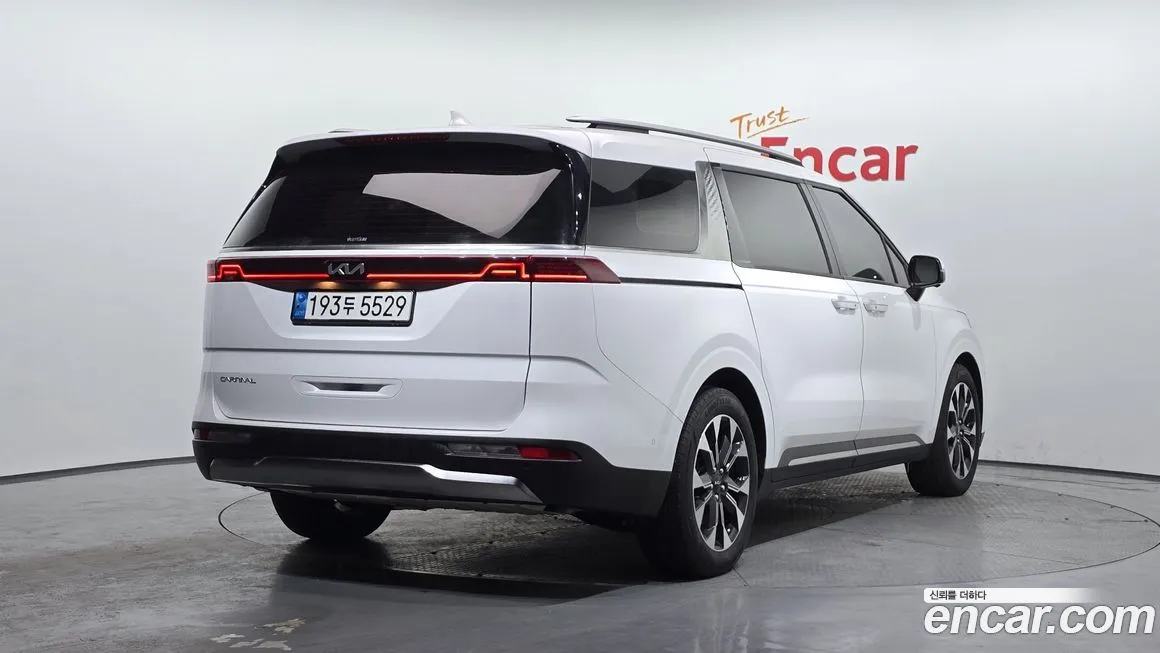 Kia Carnival — фото 4