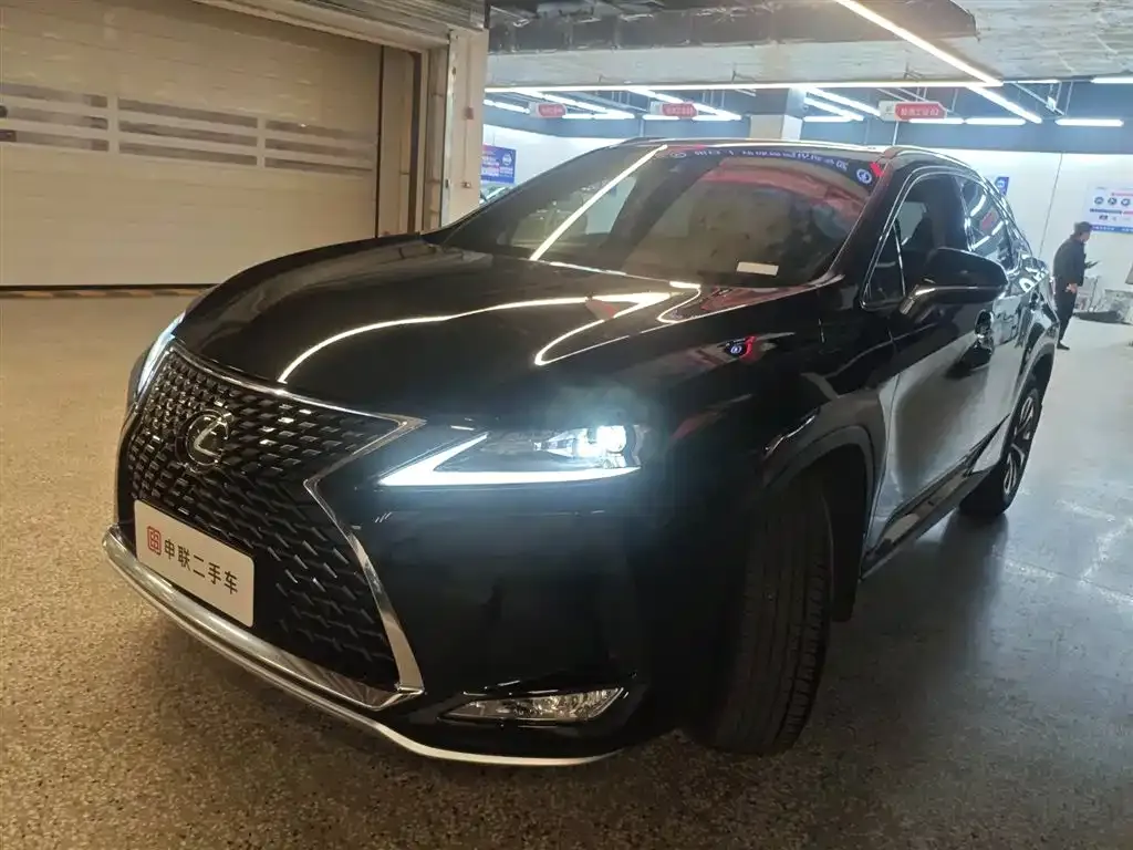Lexus RX — фото 1