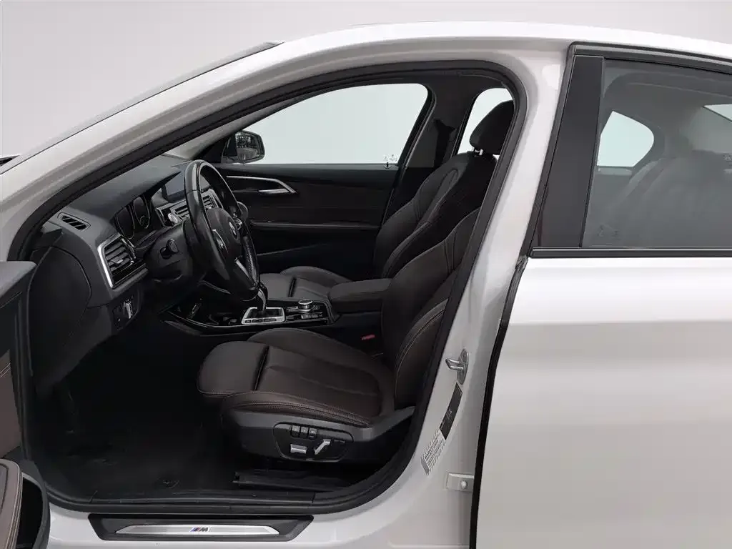 BMW 1 Series 2021 из CN, фото 9