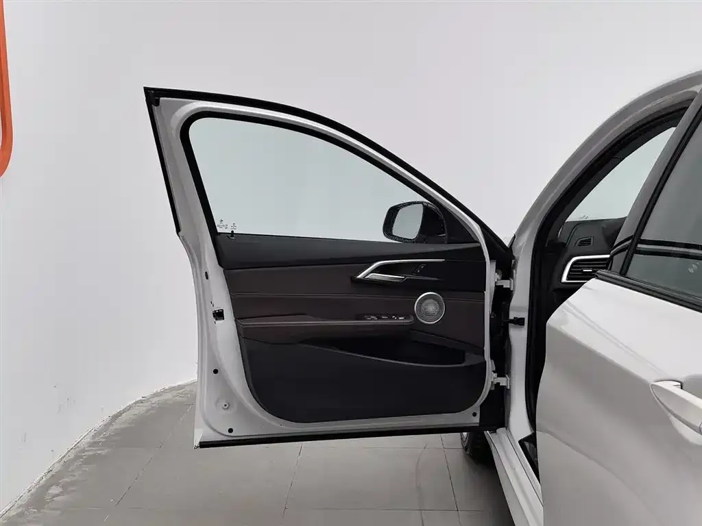 BMW 1 Series 2021 из CN, фото 8