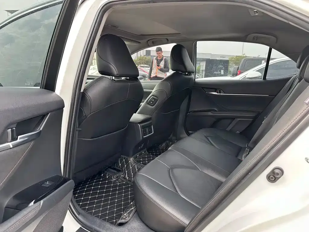 Toyota Camry 2023 из CN, фото 5