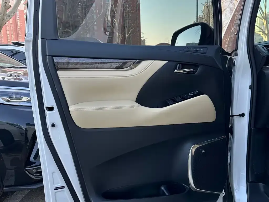 Toyota Vellfire 2021 из CN, фото 4