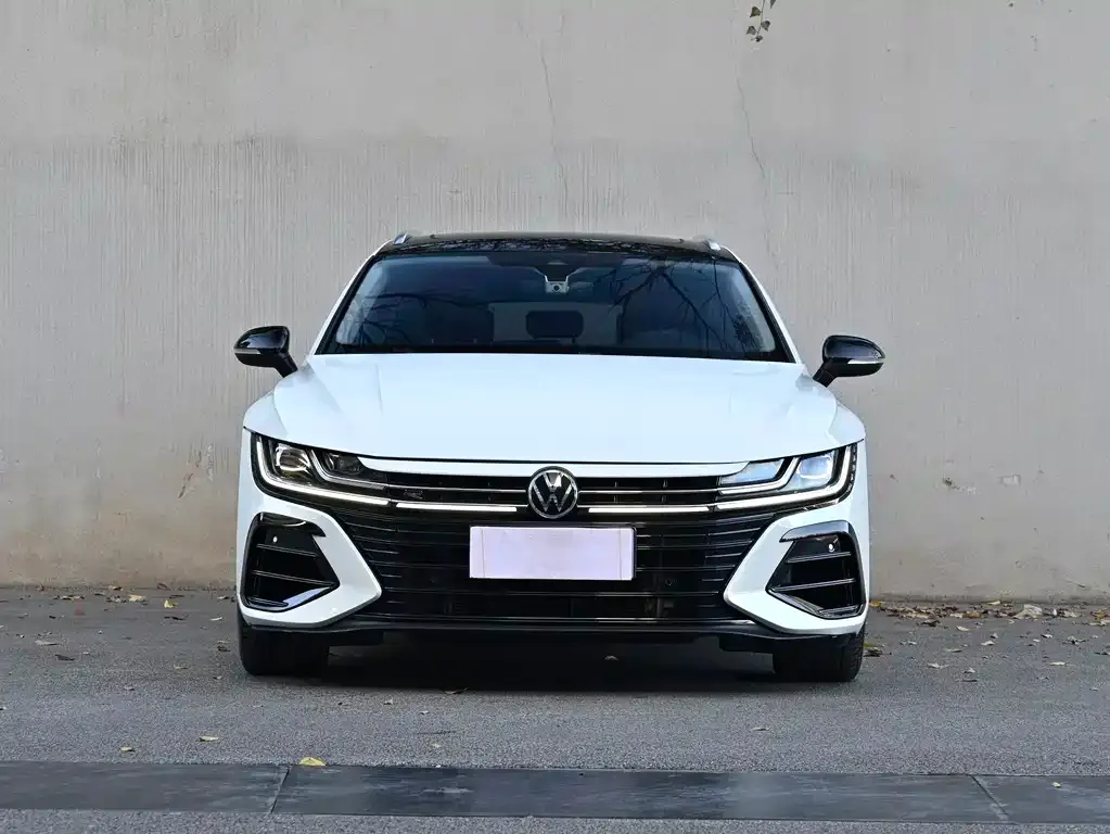 Volkswagen CC 2023 из CN, фото 2