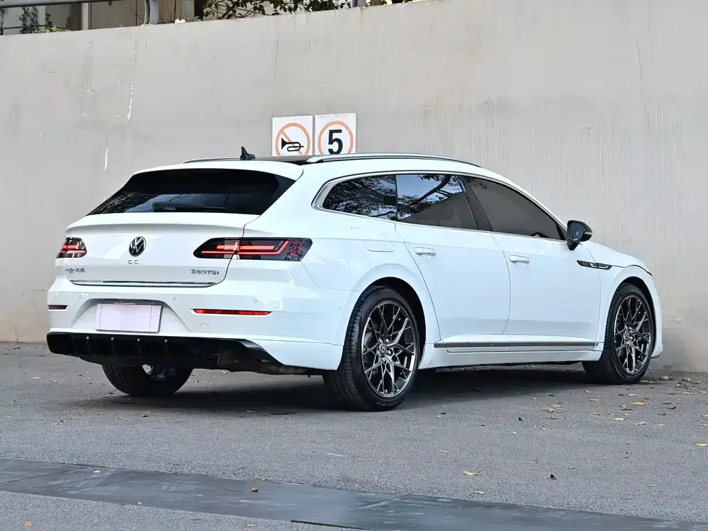 Volkswagen CC 2023 из CN, фото 9