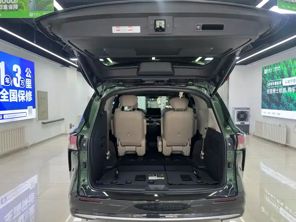 Toyota Sienna 2022 из CN, фото 8