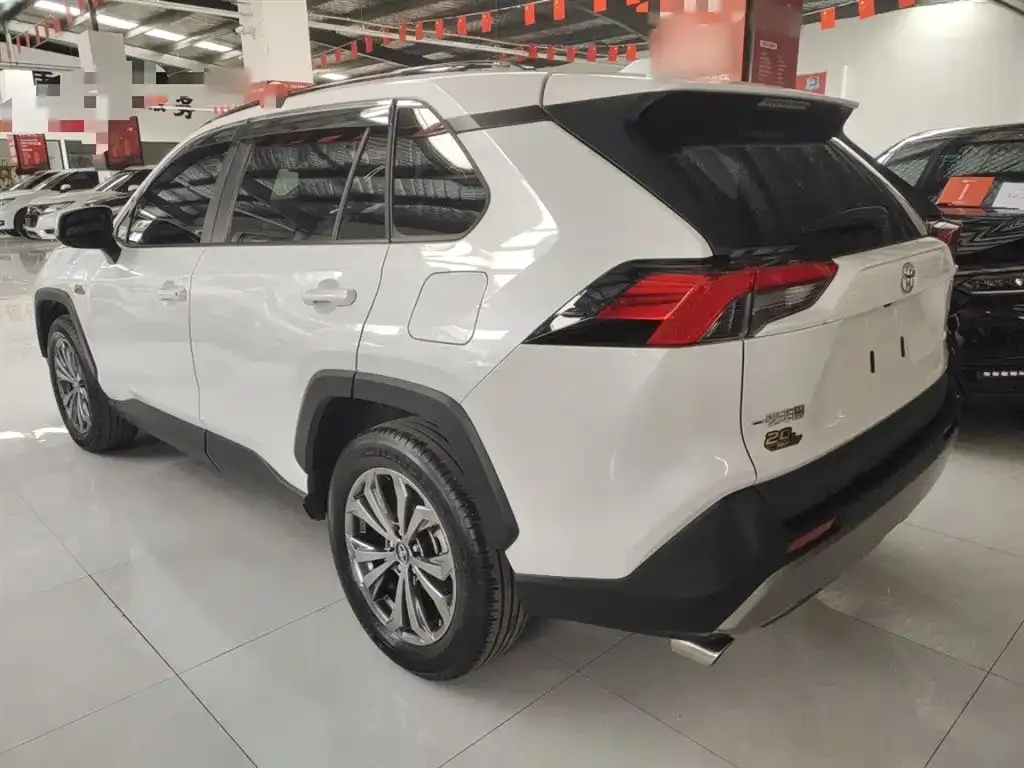 Toyota RAV4 — фото 5
