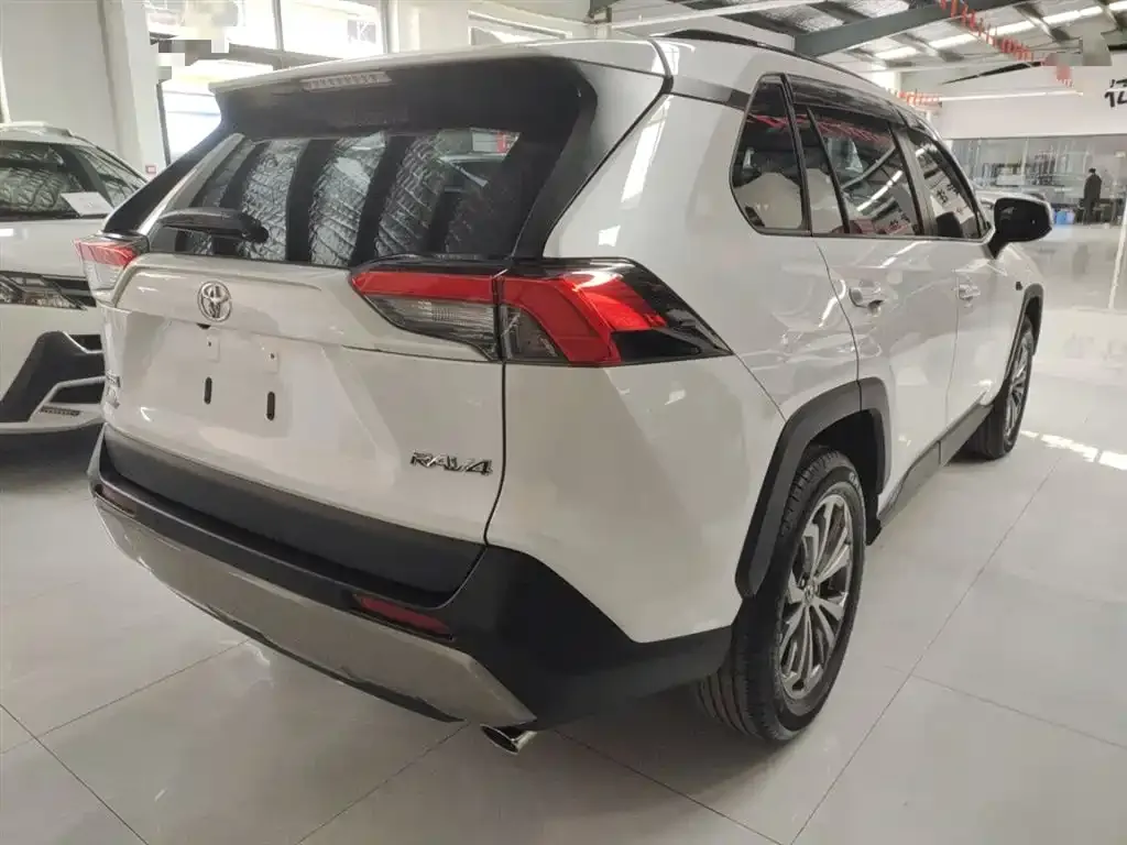 Toyota RAV4 — фото 4