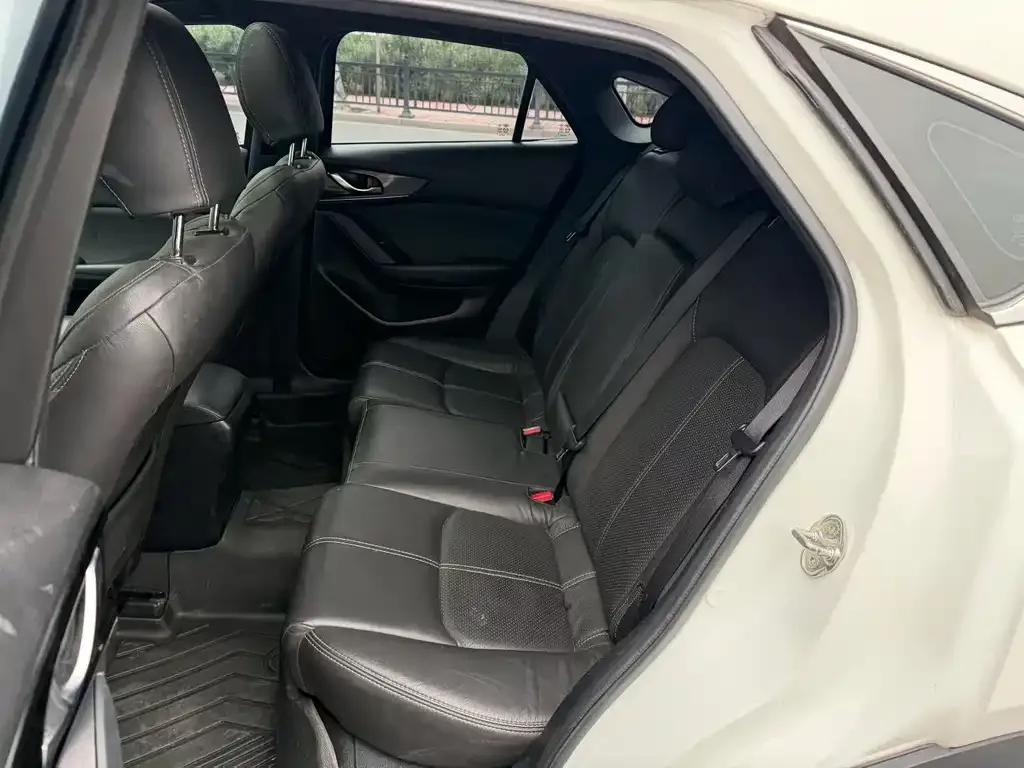 Mazda CX-4 2023 из CN, фото 4