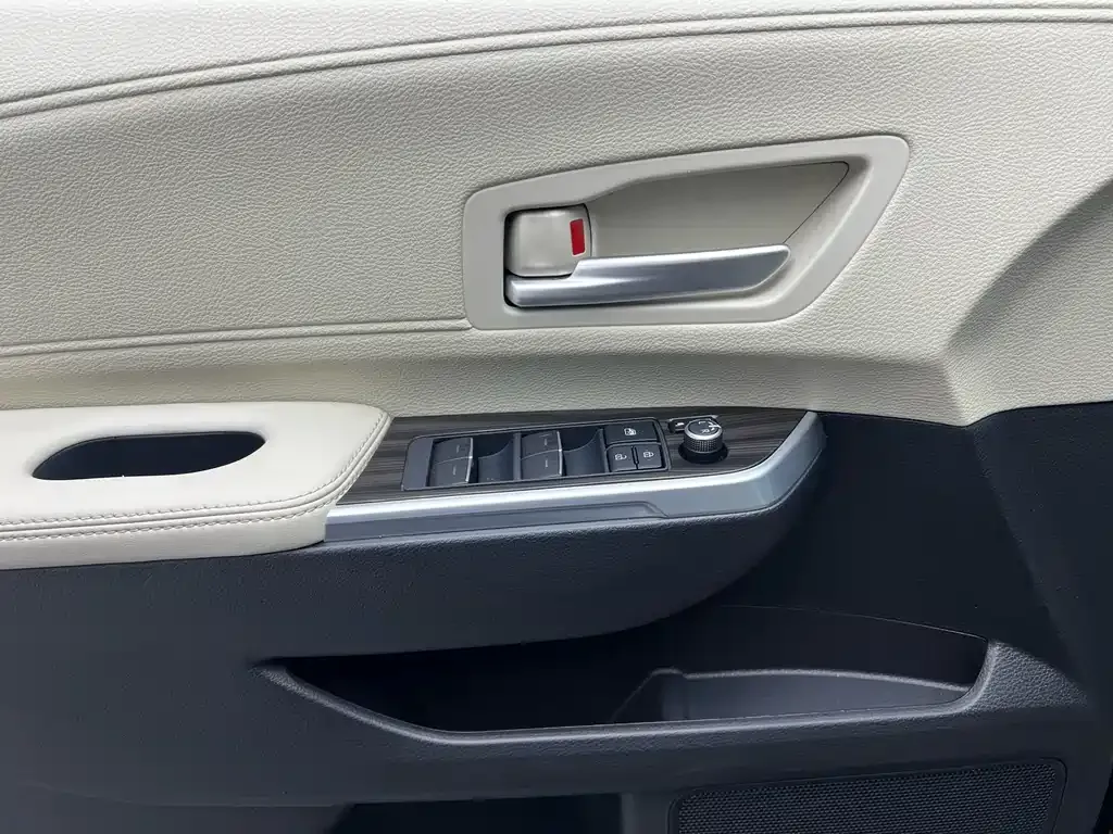 Toyota Sienna 2025 из CN, фото 10