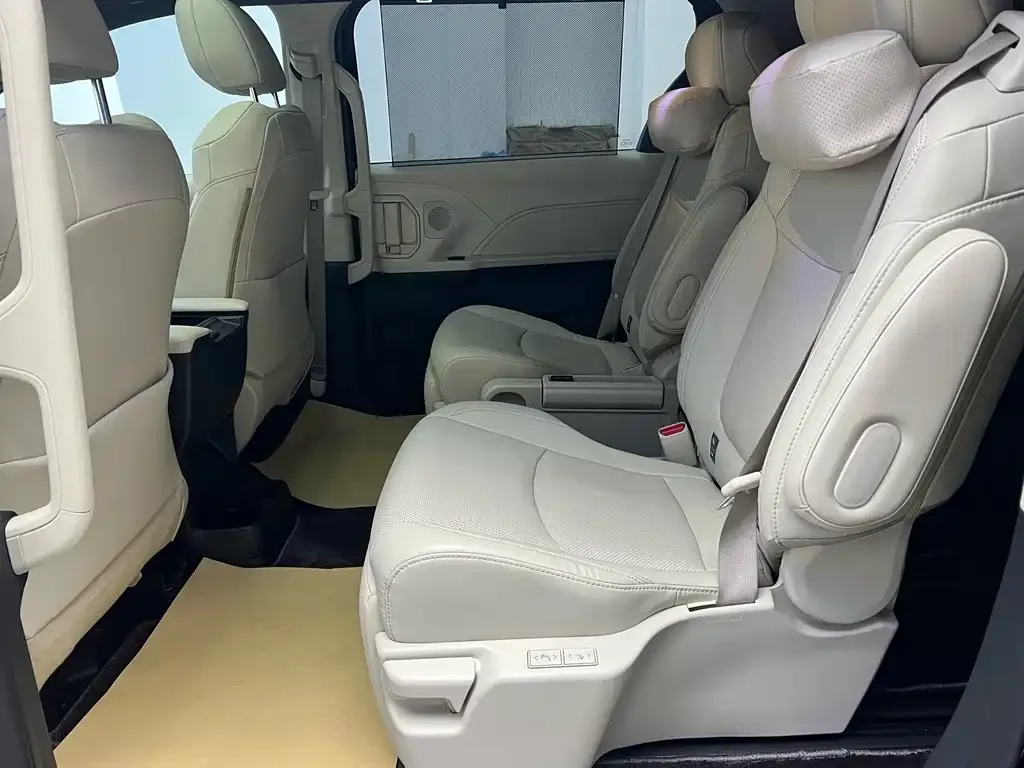 Toyota Sienna 2025 из CN, фото 5