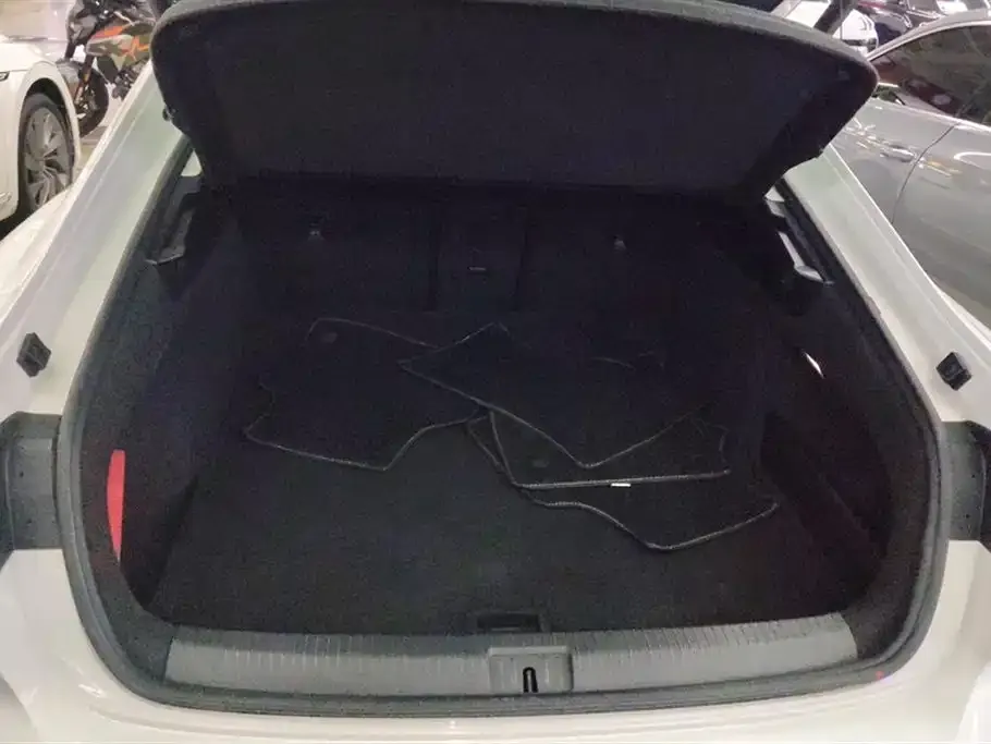 Volkswagen CC 2023 из CN, фото 8