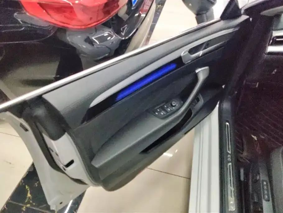 Volkswagen CC 2023 из CN, фото 2