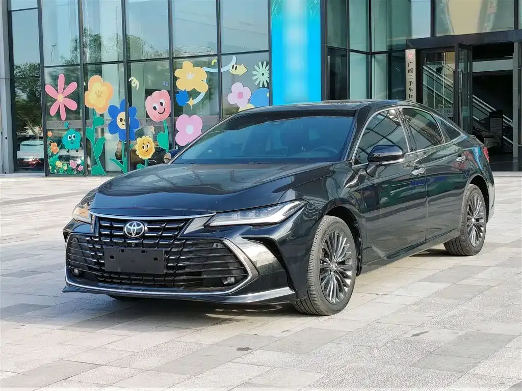 Toyota Avalon — фото 1
