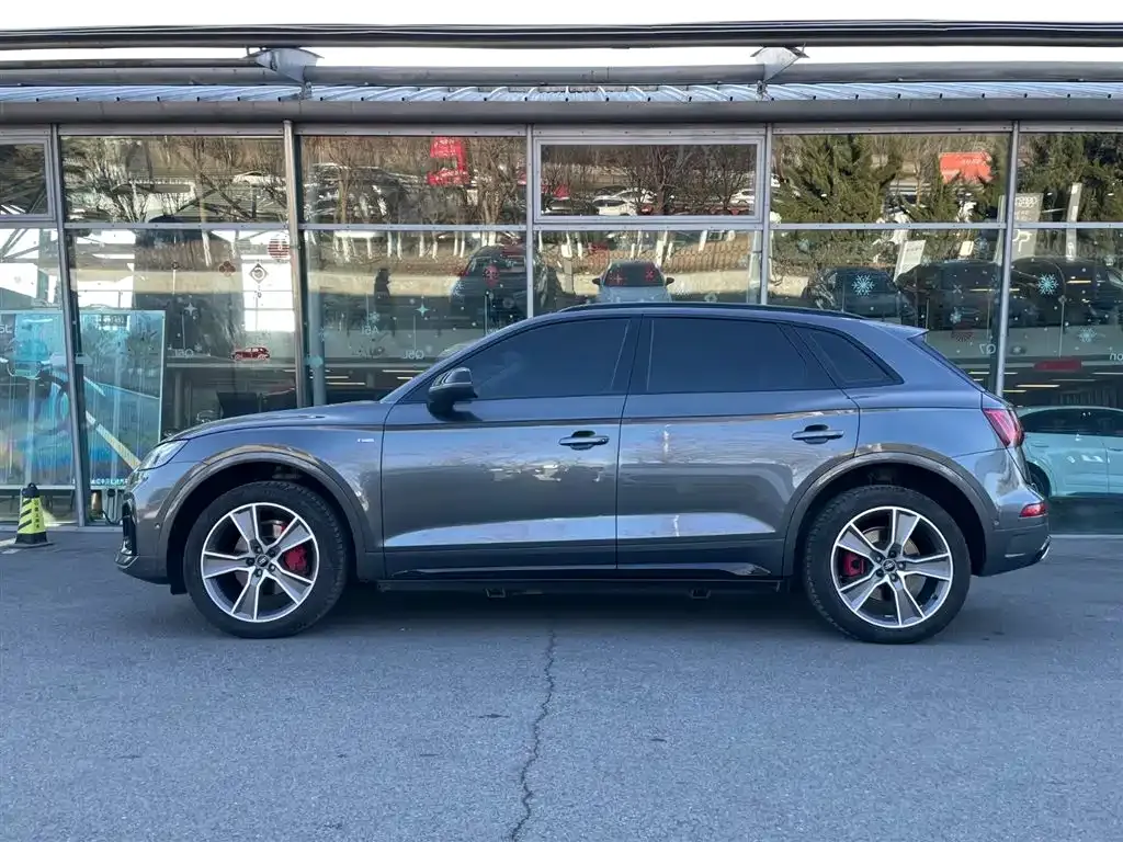 Audi Q5L 2022 из CN, фото 2