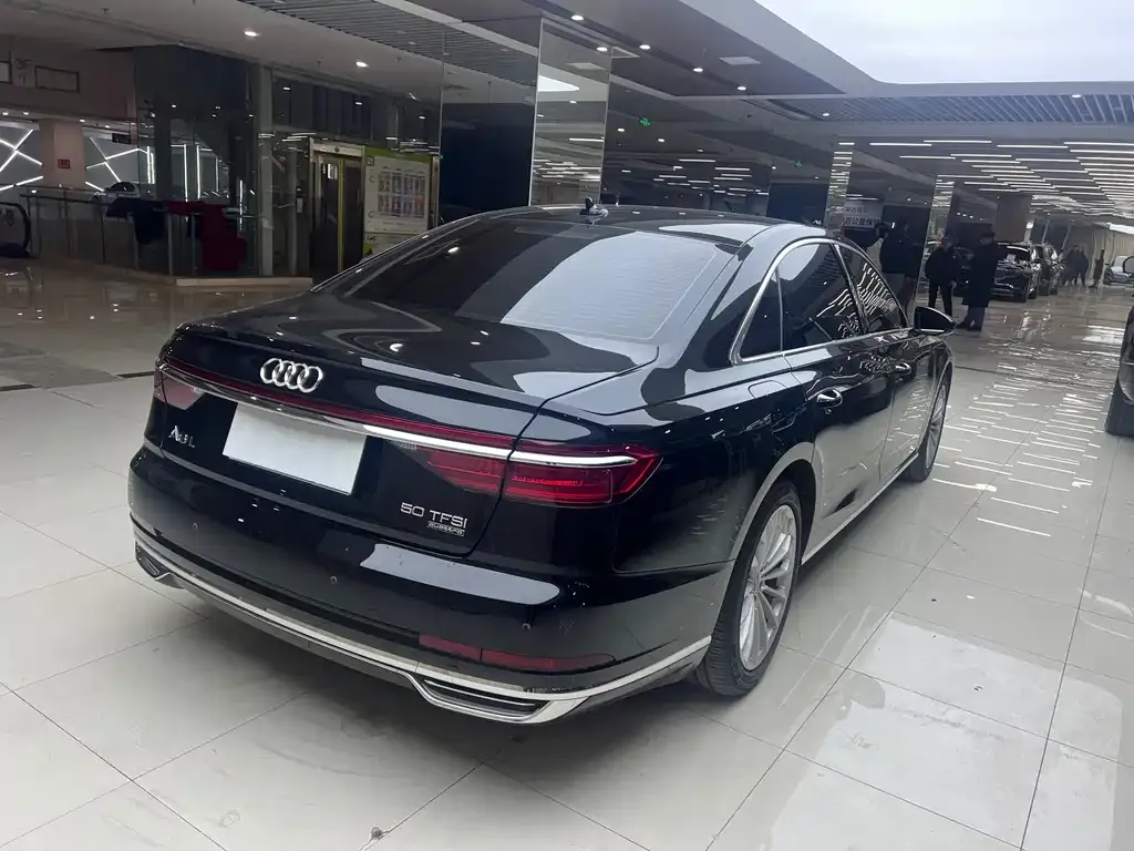 Audi A8 2022 из CN, фото 8