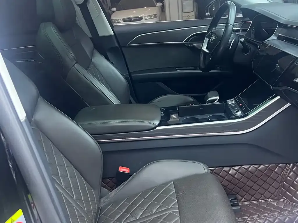 Audi A8 2022 из CN, фото 2