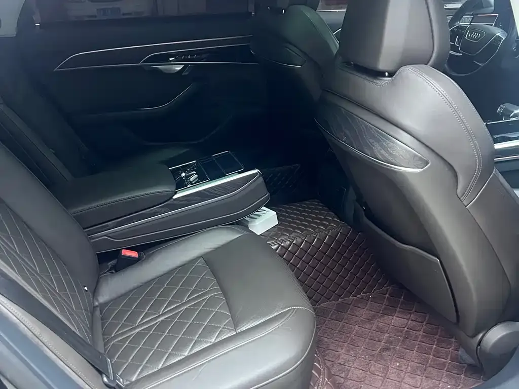 Audi A8 2022 из CN, фото 3