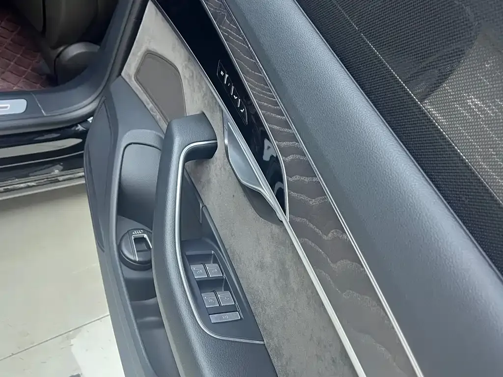 Audi A8 2022 из CN, фото 9
