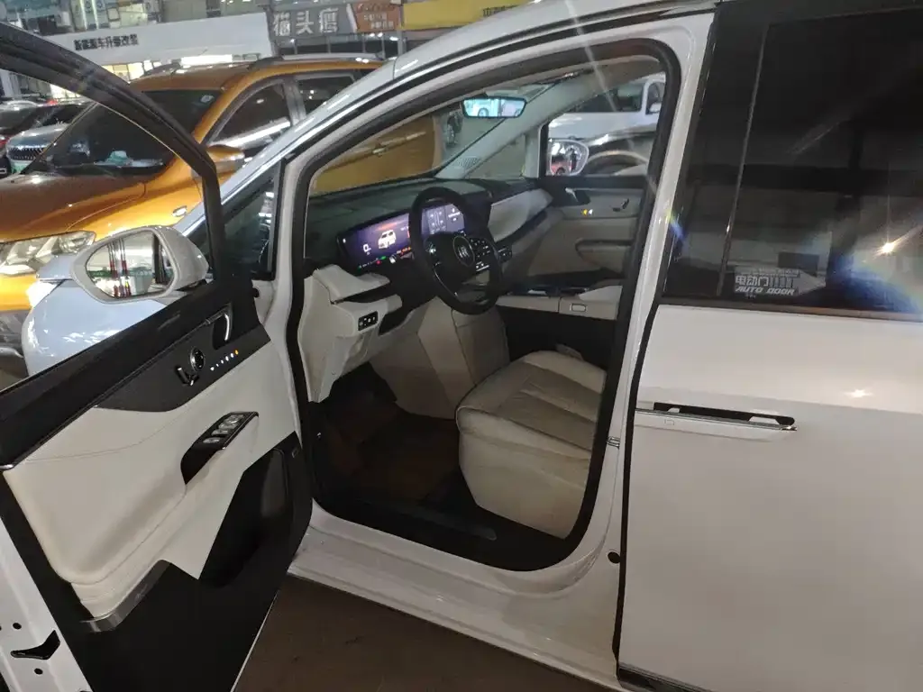 Buick GL8 Hybrid 2024 из CN, фото 4