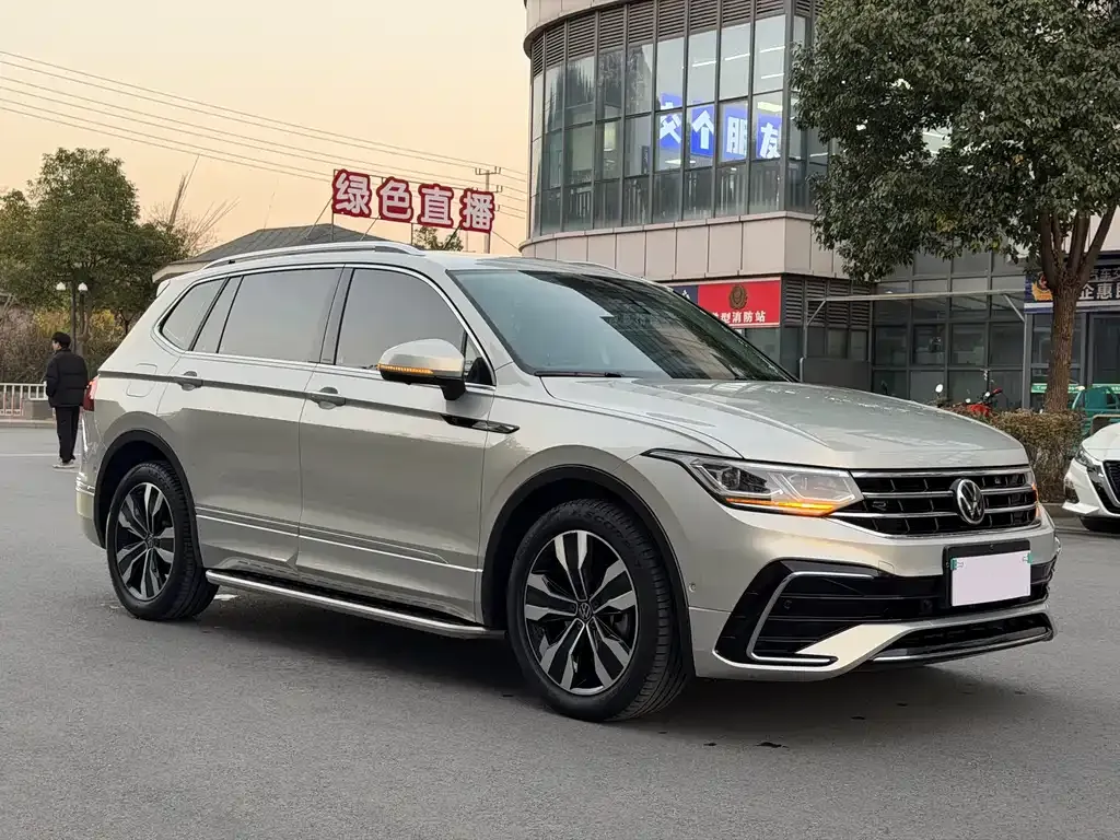 Volkswagen Tiguan L 2022 из CN, фото 3