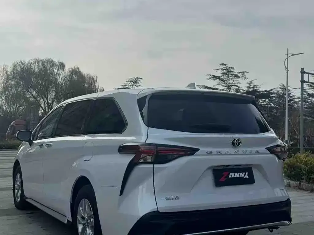 Toyota Granvia 2025 из CN, фото 4