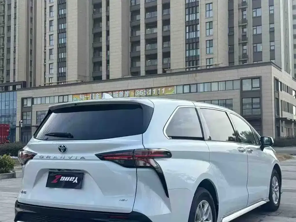 Toyota Granvia 2025 из CN, фото 7