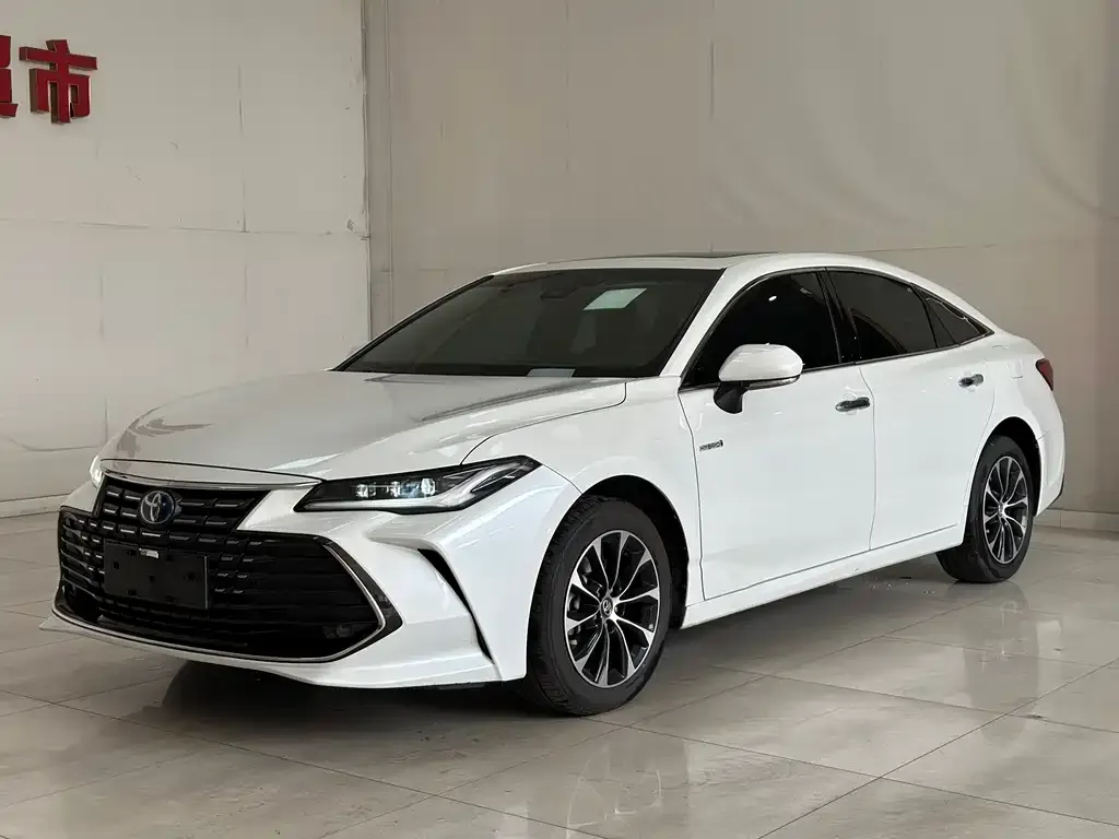 Toyota Avalon — фото 1