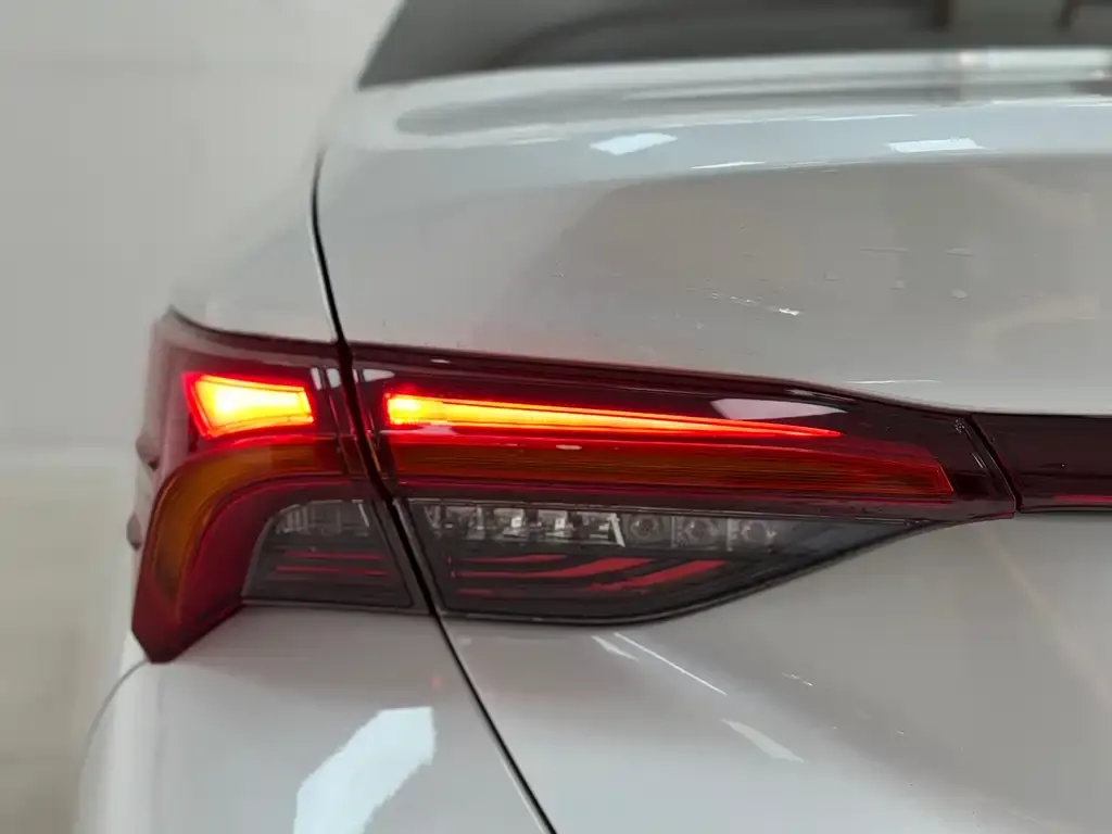 Toyota Avalon — фото 10