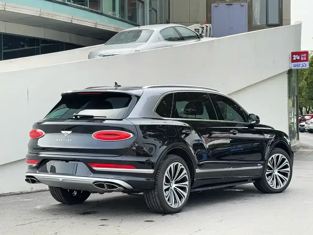 Bentley Bentayga 2023 из CN, фото 5