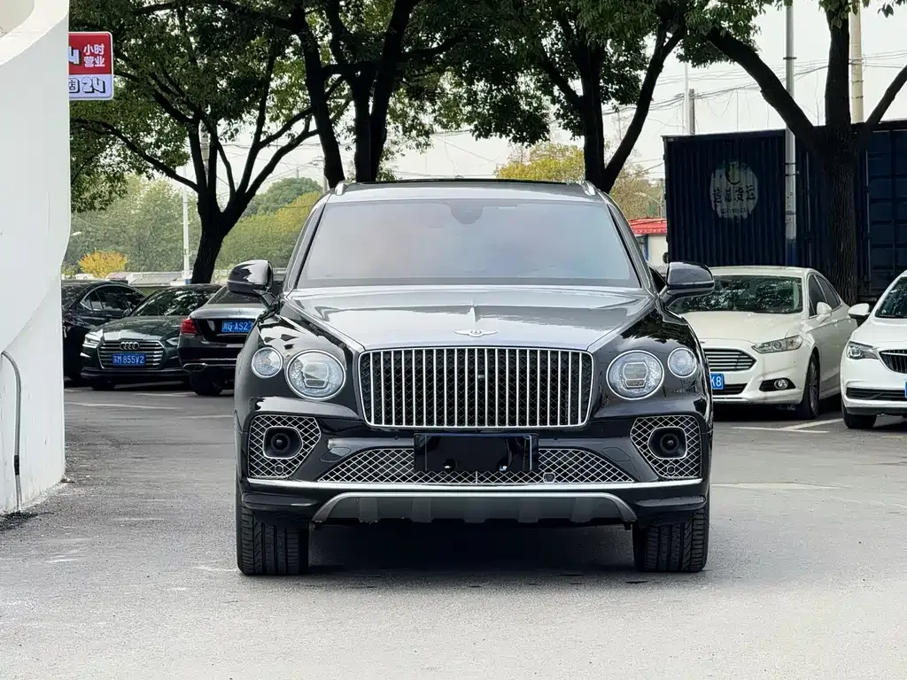 Bentley Bentayga 2023 из CN, фото 10