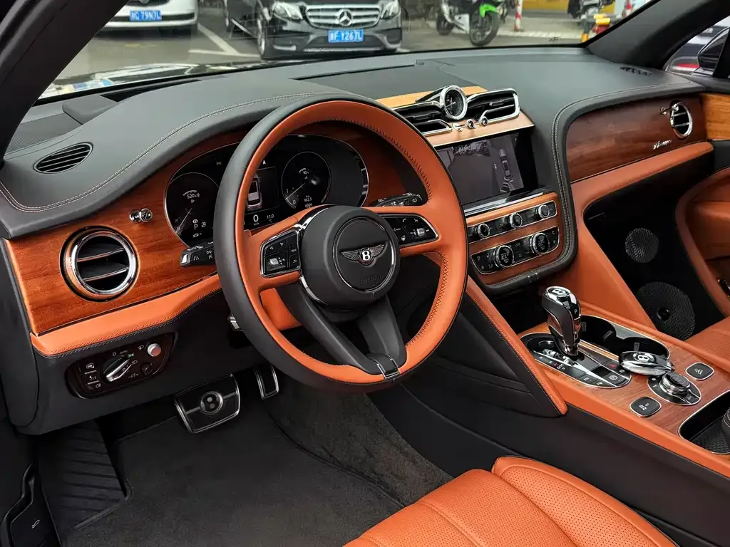 Bentley Bentayga 2023 из CN, фото 4