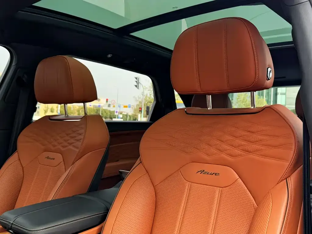 Bentley Bentayga 2023 из CN, фото 2