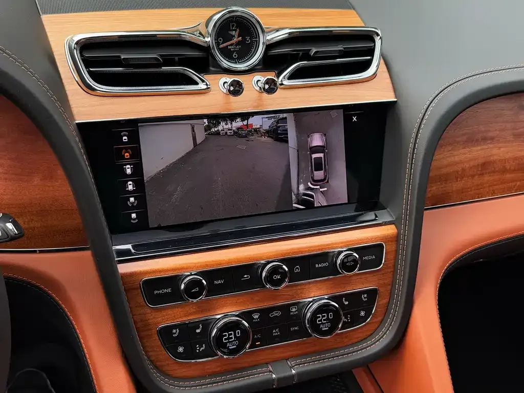 Bentley Bentayga 2023 из CN, фото 3