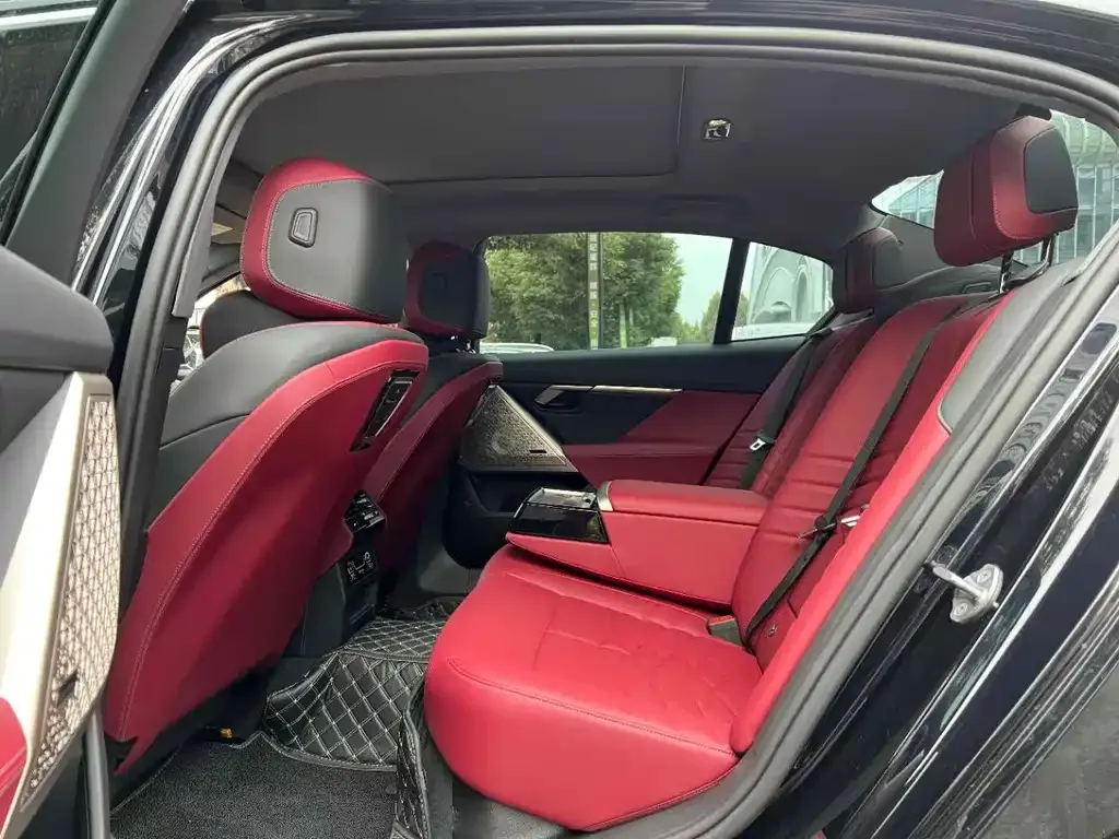 BMW 5 Series 2024 из CN, фото 6