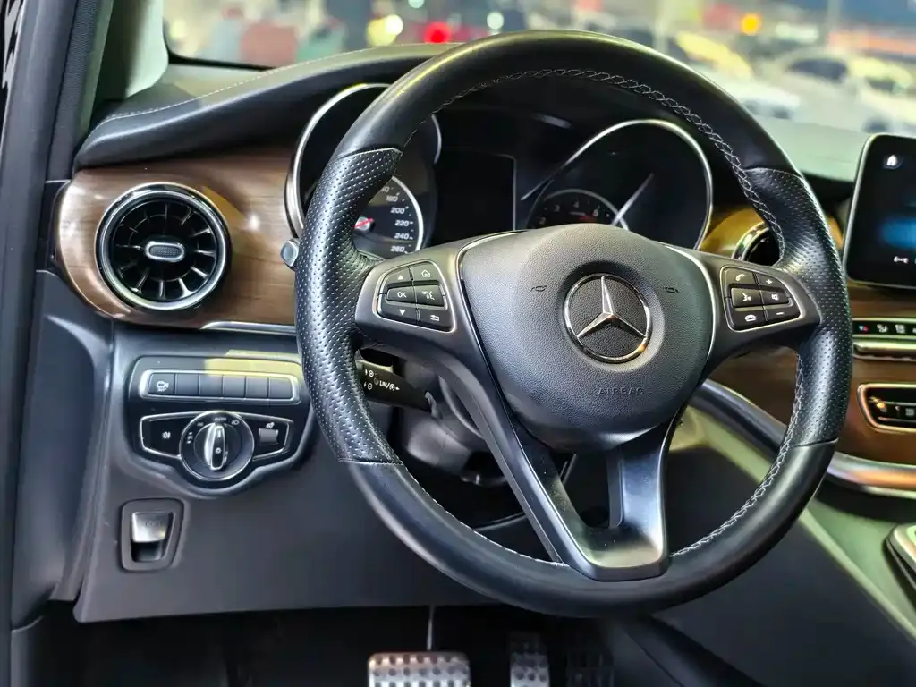 Mercedes-Benz V-Class 2024 из CN, фото 7