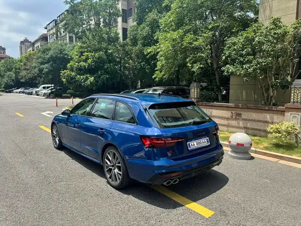 Audi S4 2024 из CN, фото 4