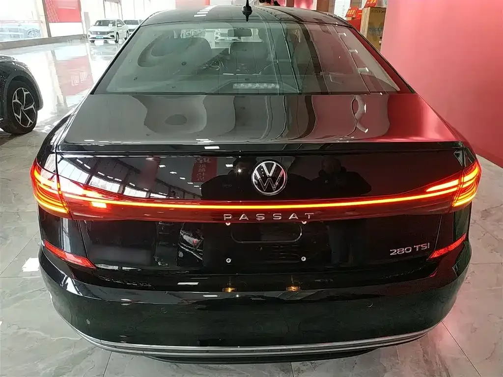 Volkswagen Passat 2023 из CN, фото 4