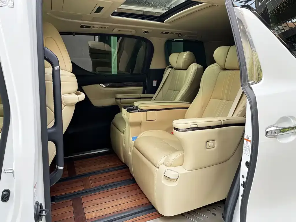 Toyota Vellfire 2021 из CN, фото 9
