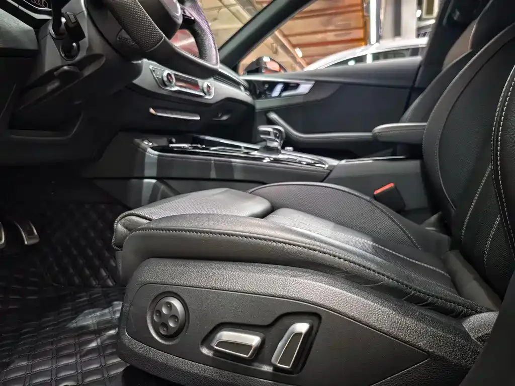 Audi A4L 2024 из CN, фото 9